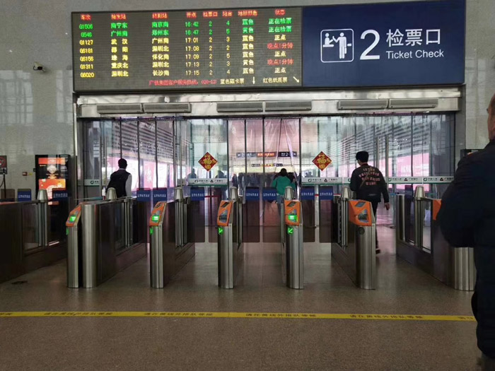 株州站風(fēng)幕機安裝